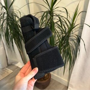 Left hand wrist brace